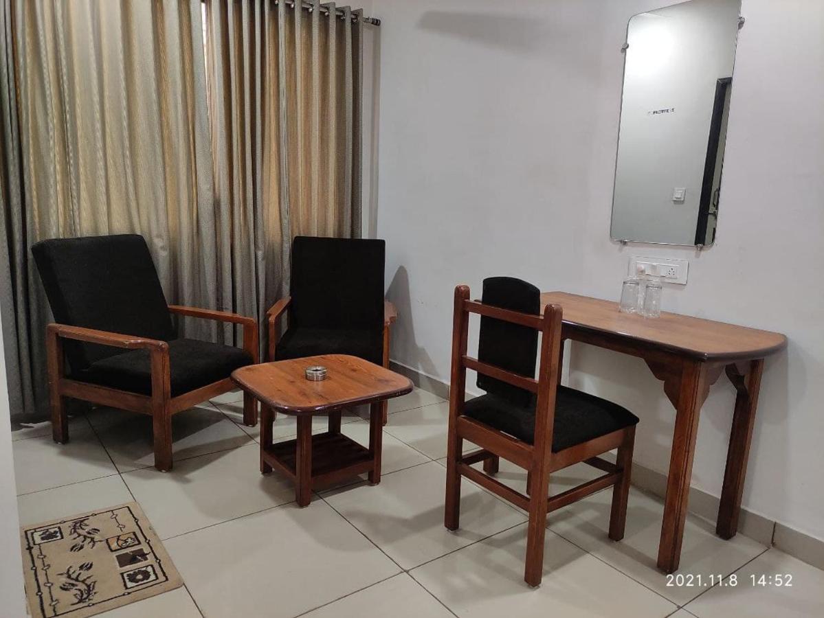 Hotel Tirth Ankleshwar Ngoại thất bức ảnh