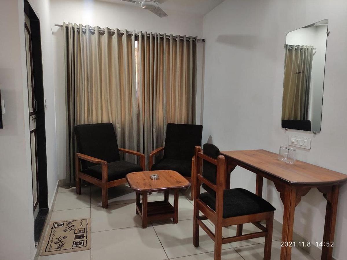 Hotel Tirth Ankleshwar Ngoại thất bức ảnh