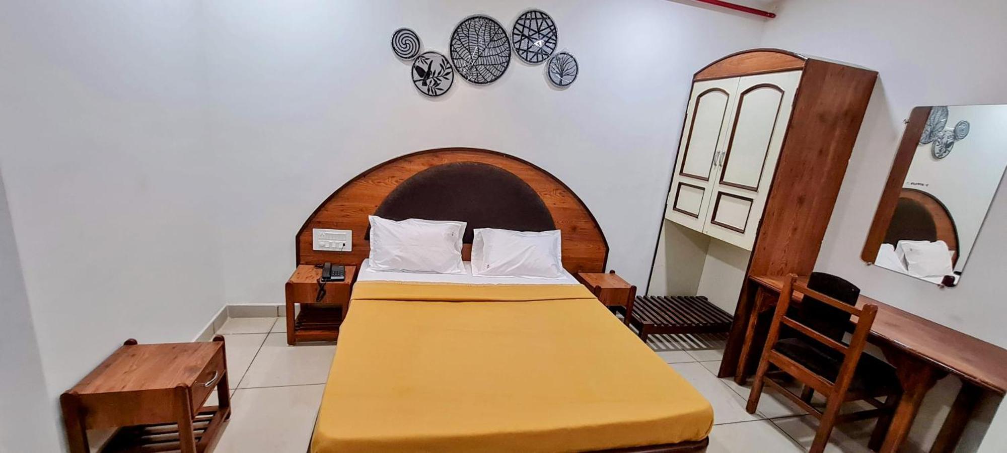 Hotel Tirth Ankleshwar Ngoại thất bức ảnh